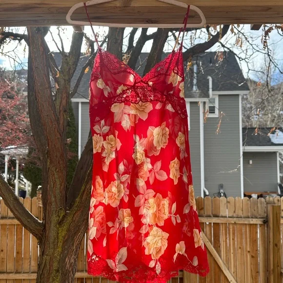 Victoria’s Secret Floral Lace Red négligée Slip lingerie Chemise Medium - Picture 5 of 16